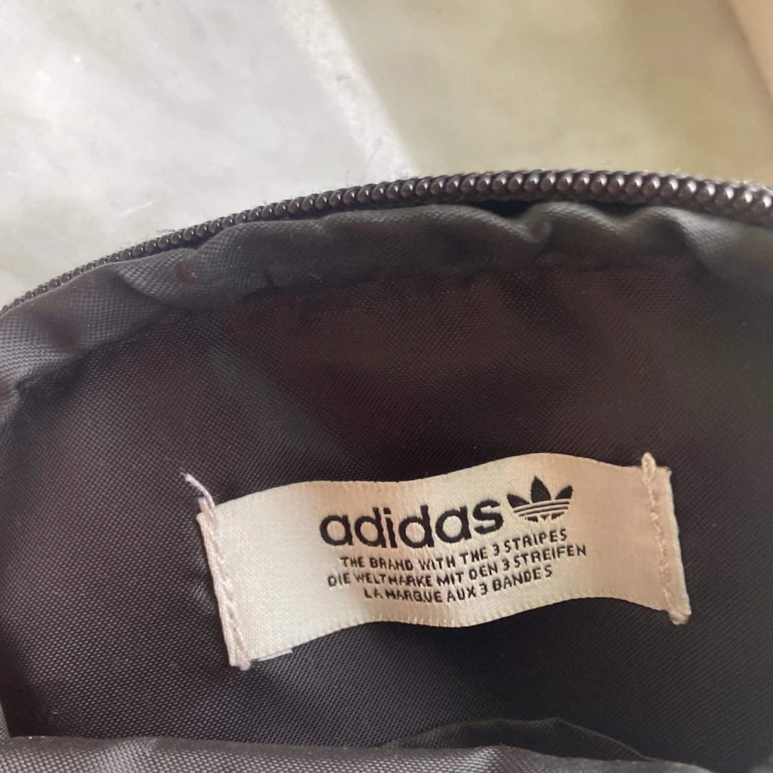 Grå axelväska från Adidas - 3