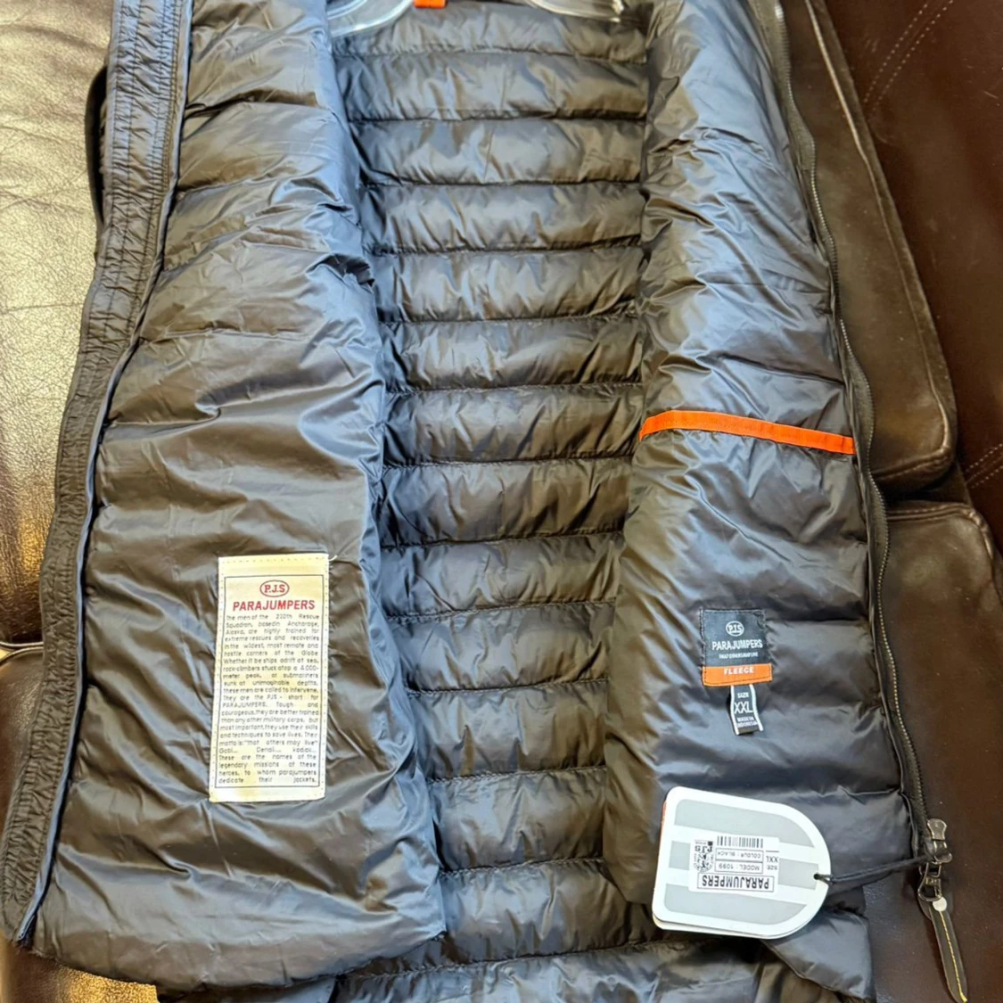 Svart dunväst från Parajumpers - 2