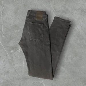 Svarta jeans från replay - Svarta replay jeans / skick 9/10 / storlek 31/34 / kontakta via intresse eller annat och pris kan diskuteras😊