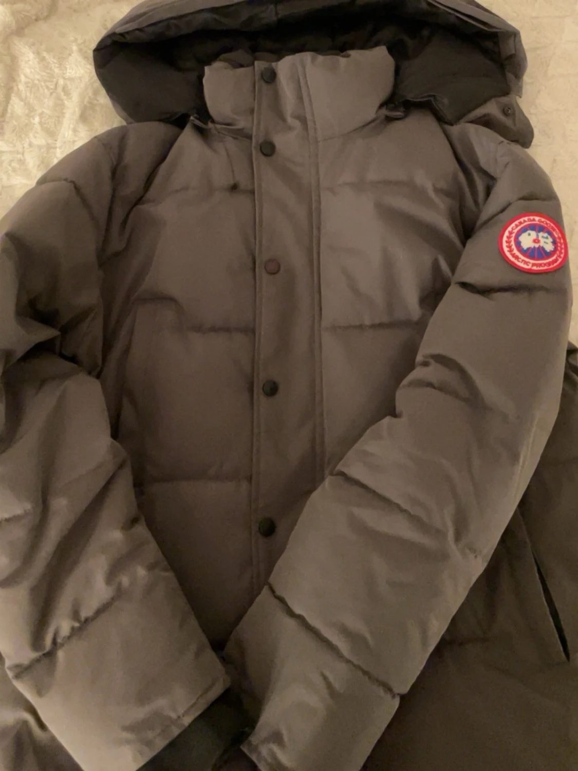 Grå pufferjacka från Canada Goose - 1