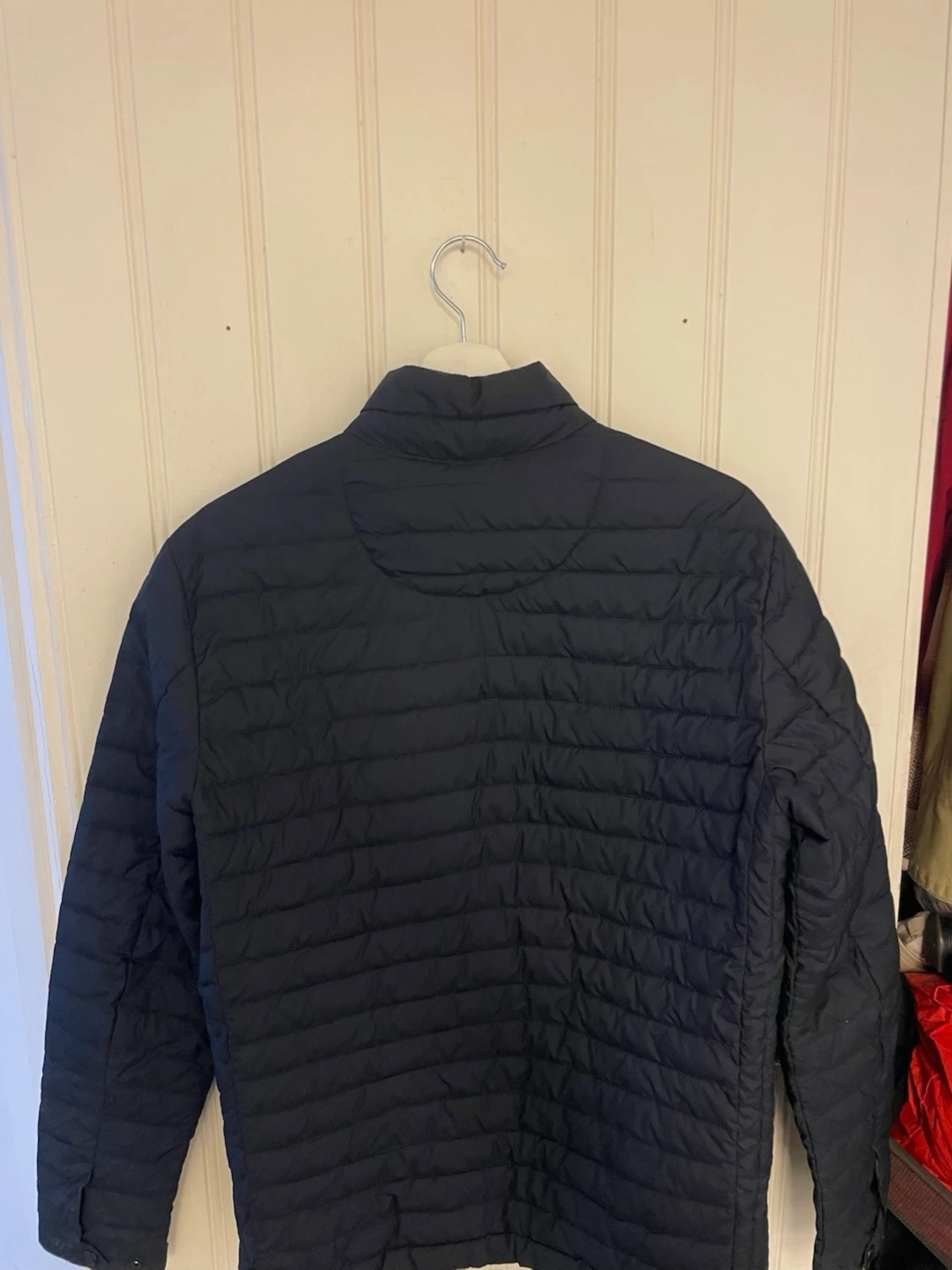 Mörkblå pufferjacka med dragkedja - 1