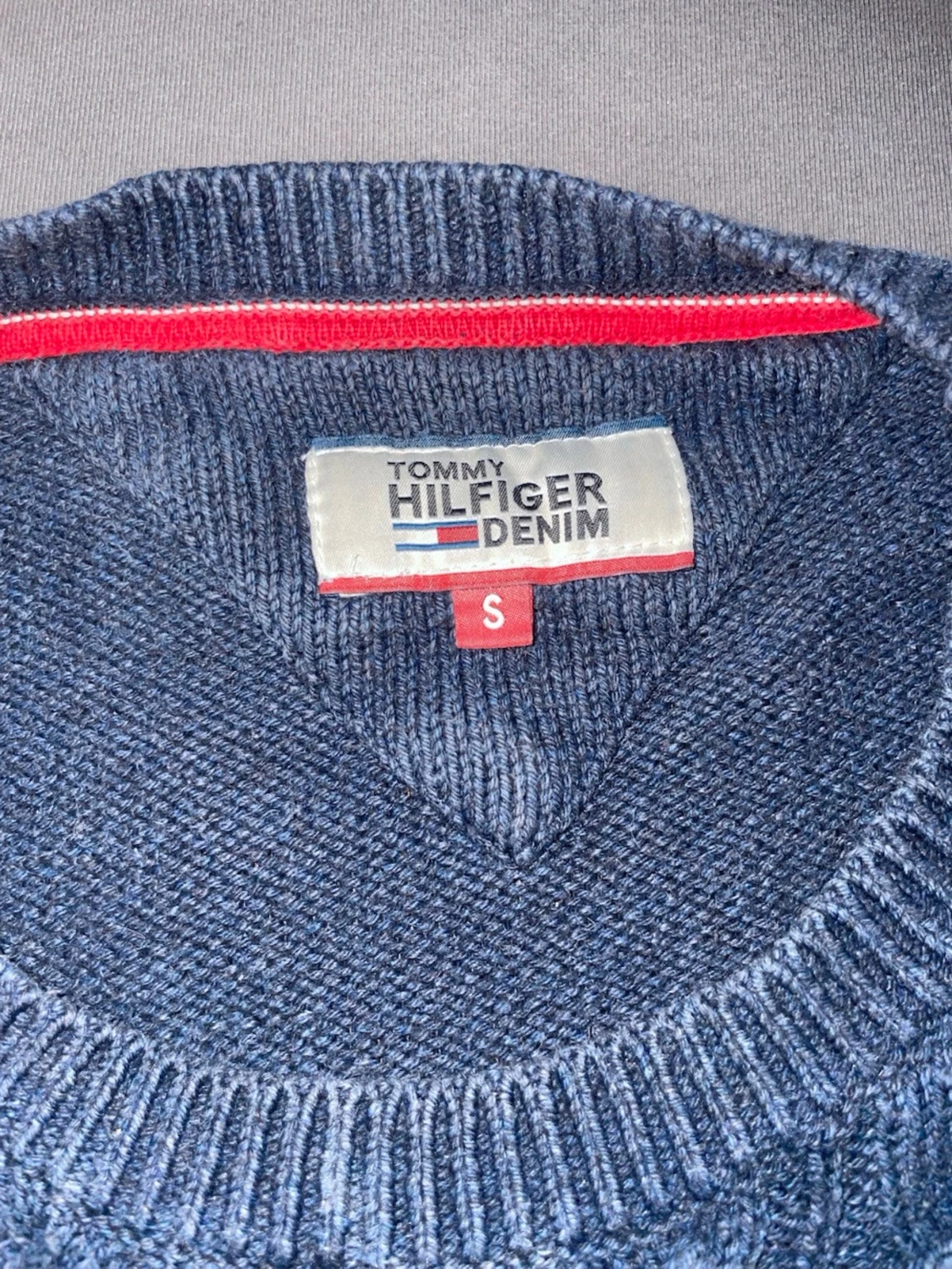 Mörkblå kabelstickad tröja Tommy Hilfiger - 1