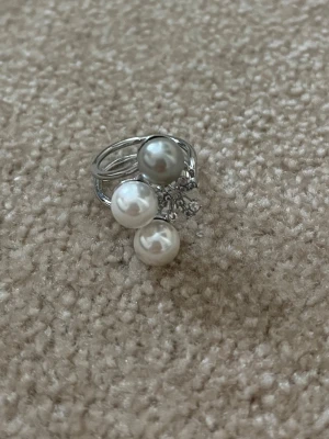 Iouku ring - Helt ny, fick i adventskalendern, den är justerbar, priset går att diskuteras 💕