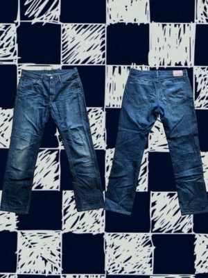 Snygga Levis jeans  - Säljer ett par klassiska blå Levis 541 jeans med sjuka fades. Passar lite mer baggy än slim. Storlek W36 L34. Fråga om du undrar något! Priset går att diskutera!