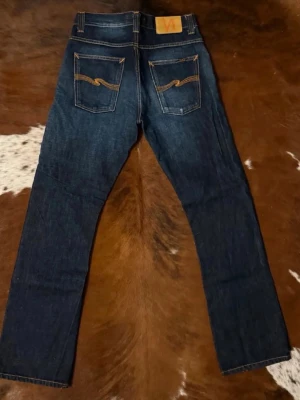 Nudie Regular Alf/Ralf - Säljer dessa riktigt feta Nudie Jeans i modellen Regular Alf✔️Storlek W29 L32✔️Skriv vid minsta fundering✔️