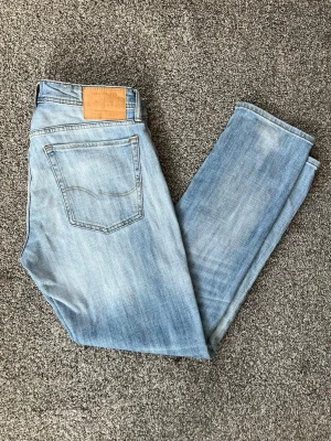 Vintage Jack Jones jeans - As feta vintage Jack Jones jeans med riktigt fina blekningar o wash. Väldigt bra skick, inga defekter