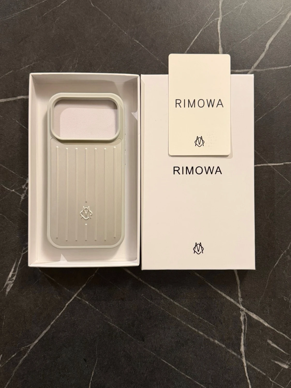 Rimowa iphone 17 pro  - 2