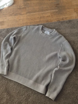 Knitted sweater - Nice knitted sweater from a high quality material , feels heavy , no defects and a good piece to have in your wardrobe.  