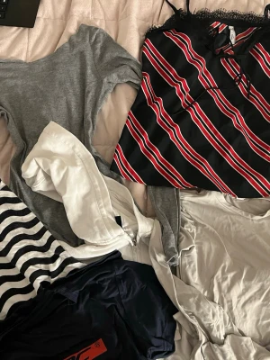 Klädpaket - Kläd paket. Alla för 199 kr annars 50KR styck xxs-s allt är inte topp kvalitet. Inget från shein allt är frön h&m Lindex osv