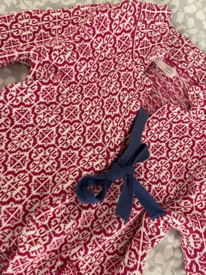 Rosa odd Molly kofta - Söt rosa odd Molly kofta