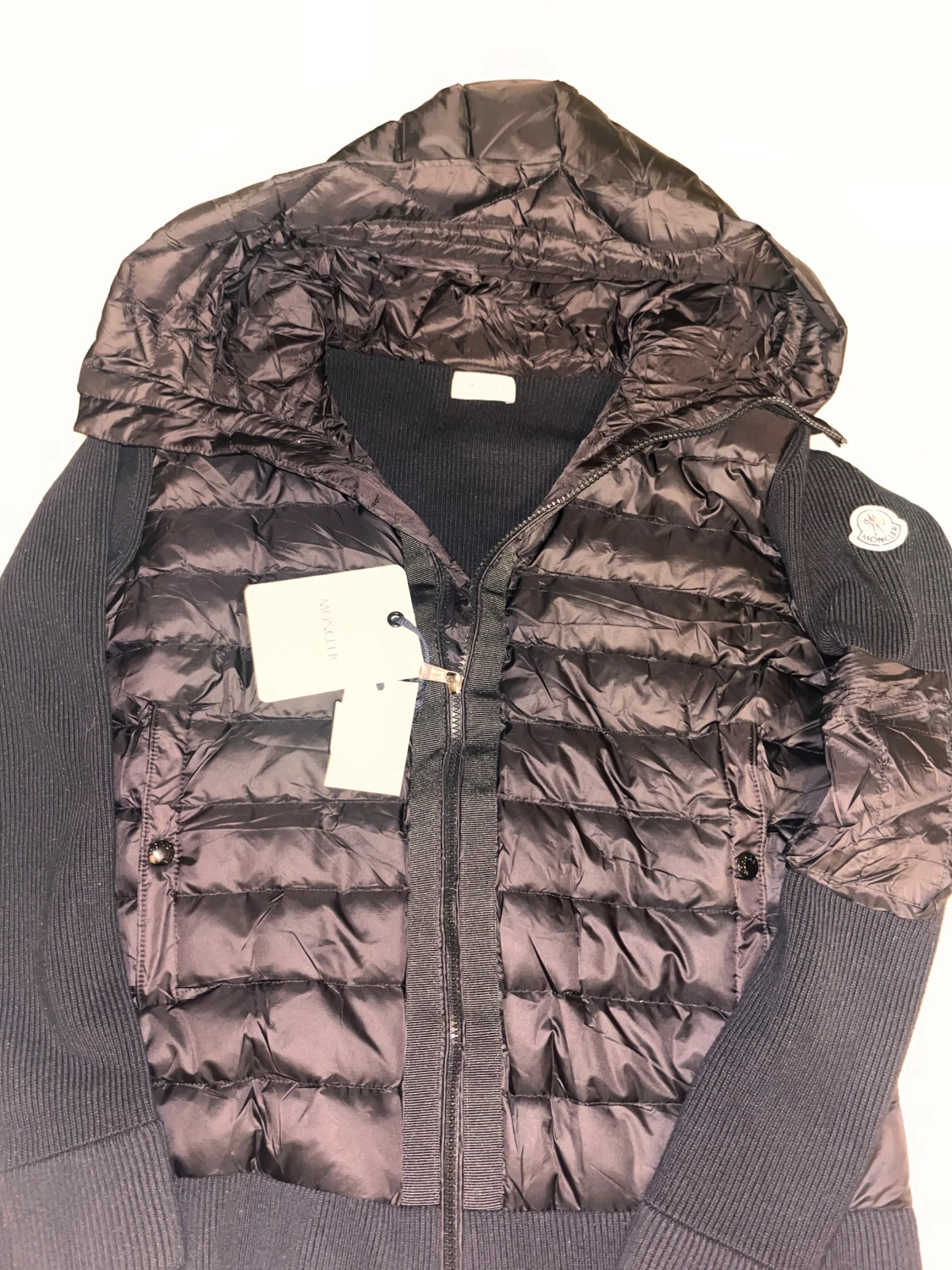 Svart Moncler pufferjacka med huva