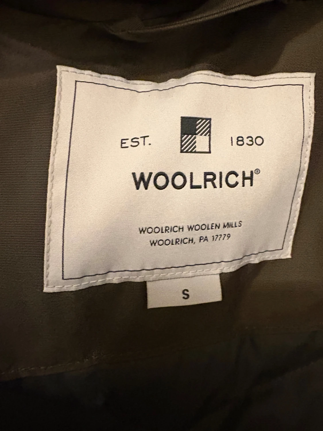 Olivgrön parkas från Woolrich med päls - 5