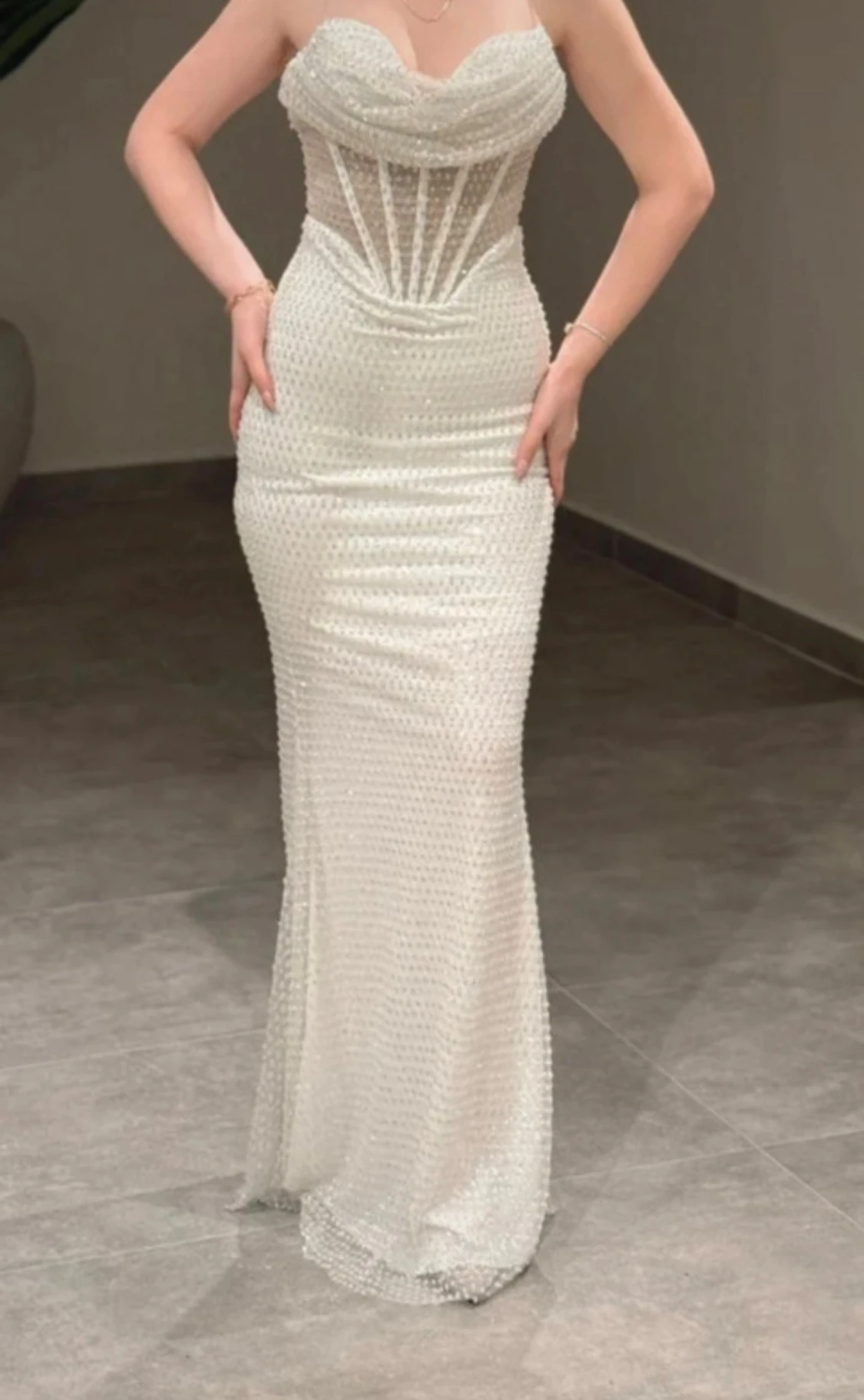 Vit glittrig långklänning med pärlor - 2