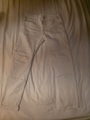 Dsqured2  jeans - Vita Dsqured2 jeans, inte super användna, kan gå ner i pris.