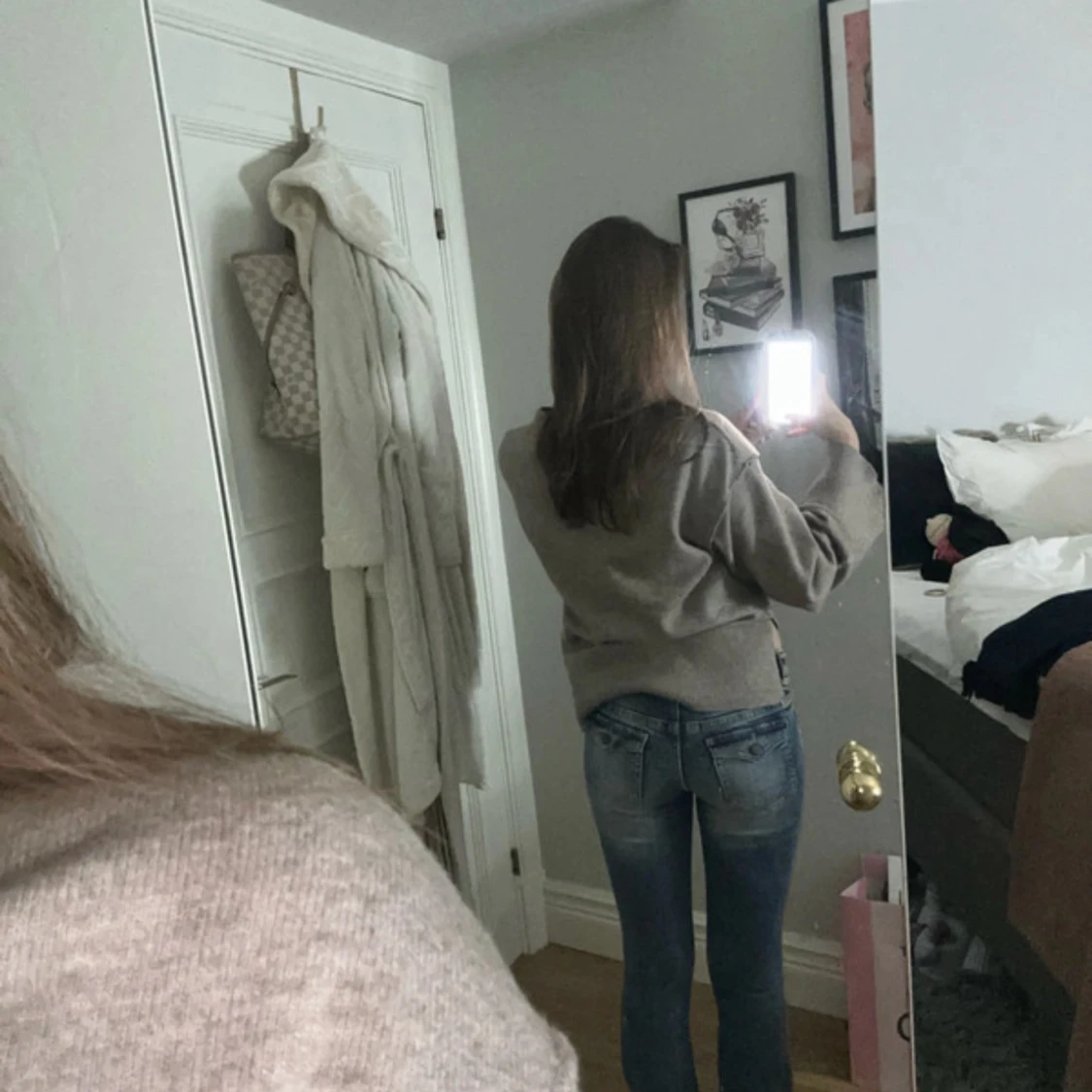 Blå bootcut jeans med slitningar - 1