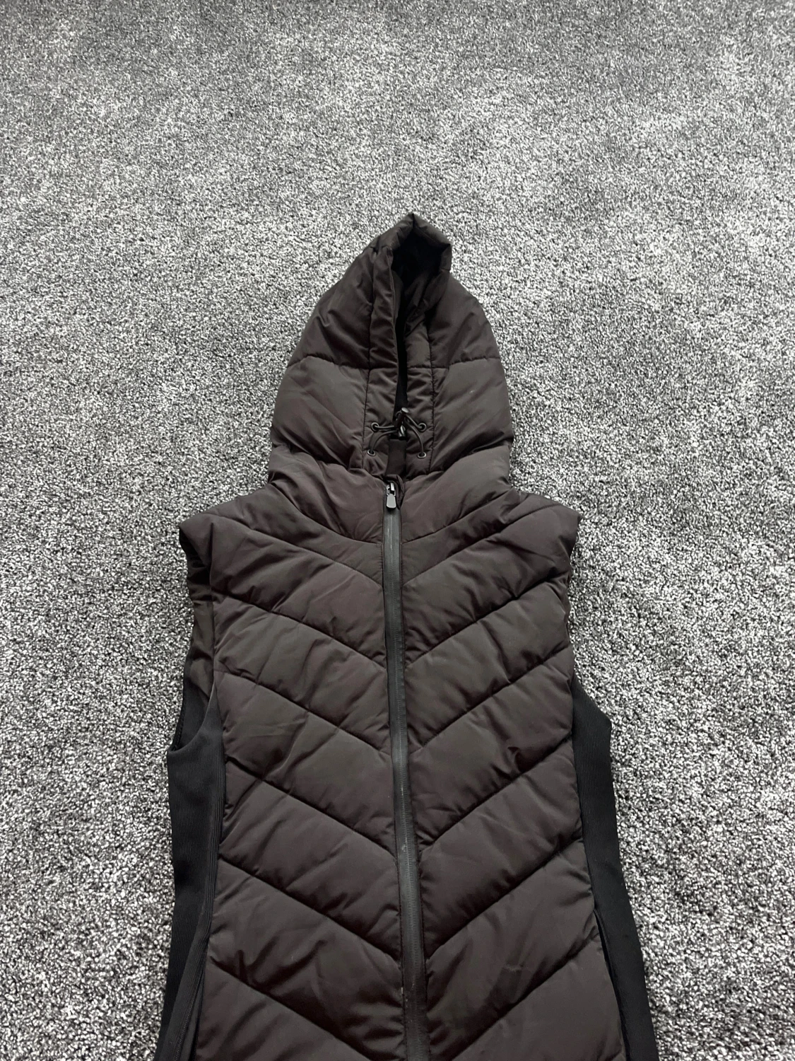 Svart quiltad dunväst från Zara XS - 1