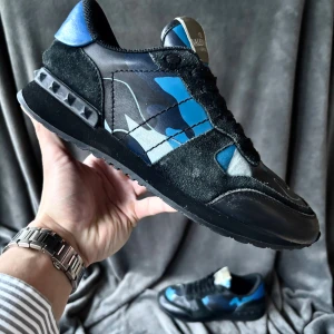 Valentino rockrunner skor - Valentino rockrunners | originalstorlek: 41  men sitter mer som 42, fråga om innermått vid osäkerhet | ingår: endast skorna 