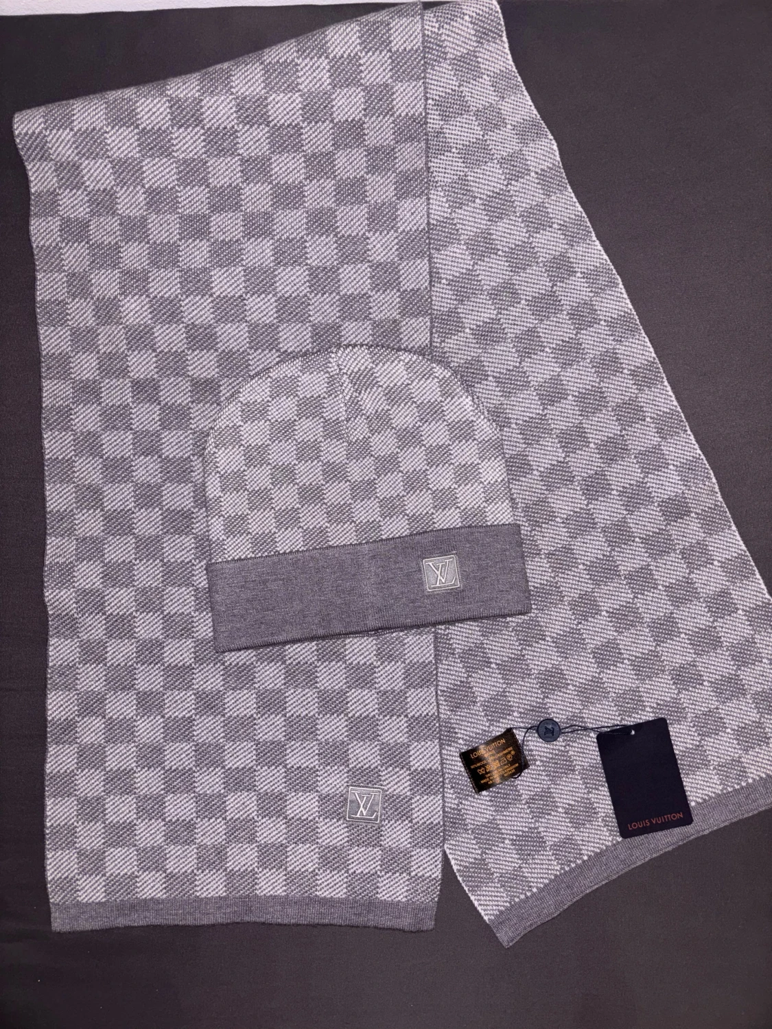 L V mössa med halsduk 