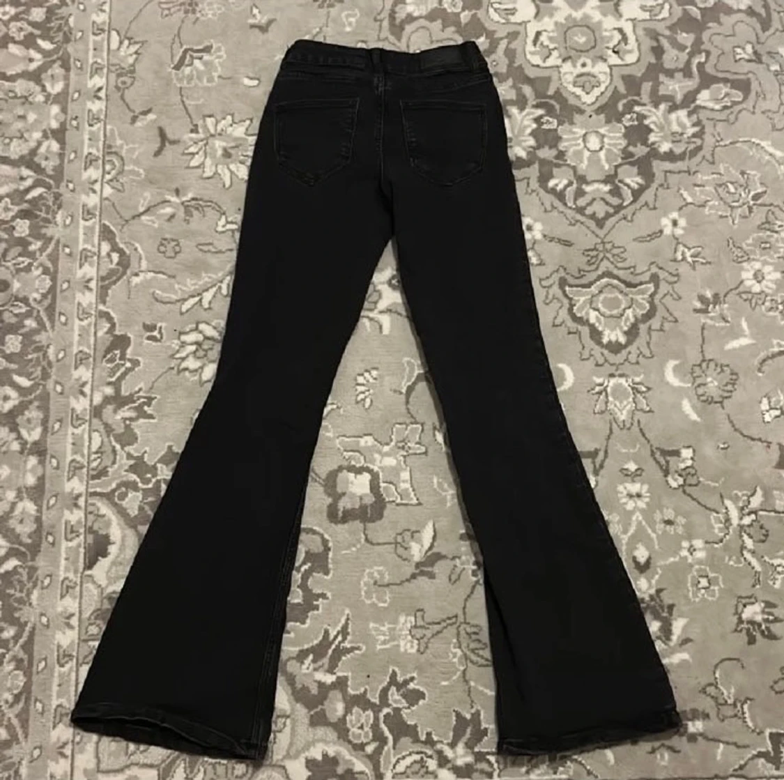 Svarta lågmidjade bootcut jeans från Vero Moda - 3