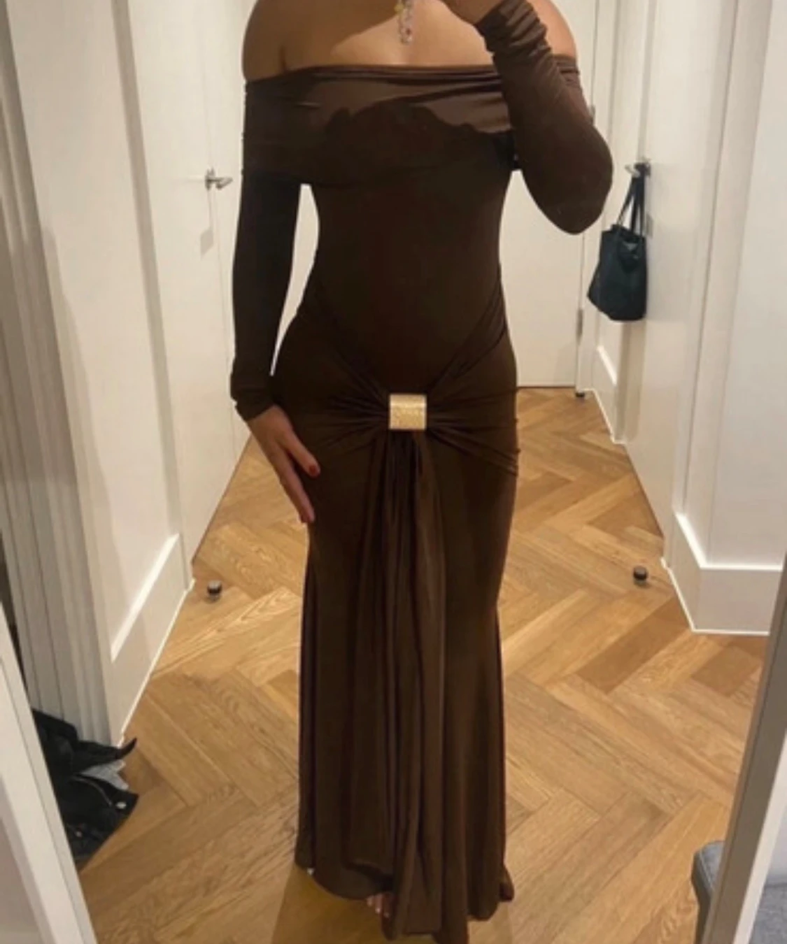 Brun offshoulder långklänning