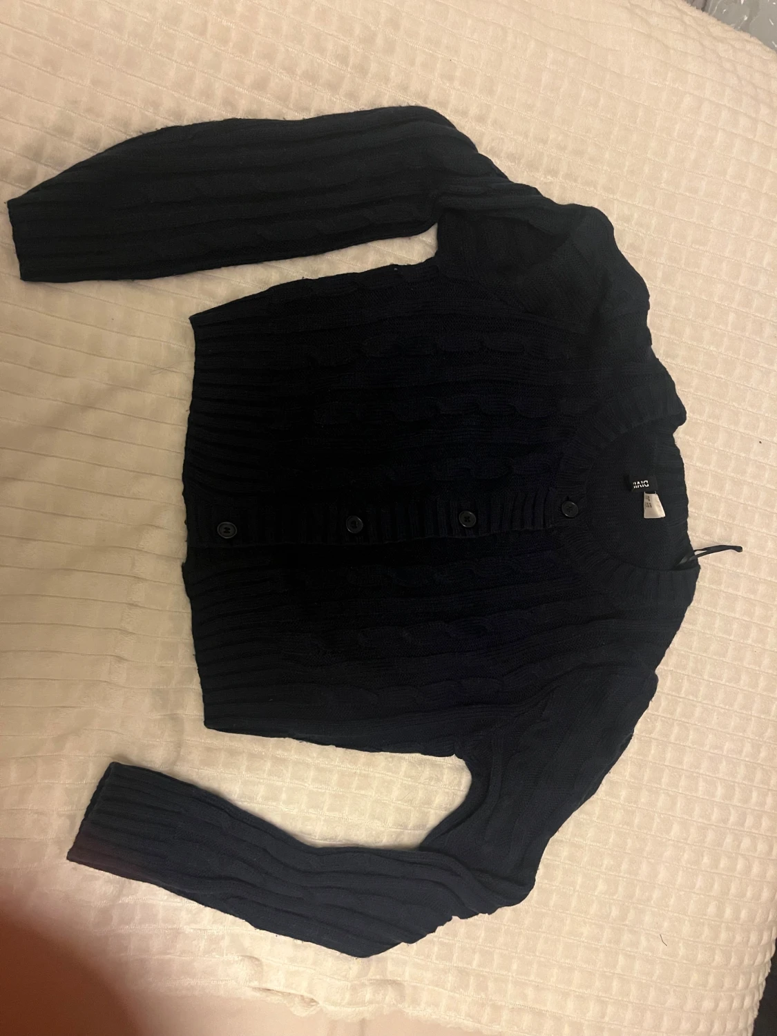 Mörkblå stickad kofta