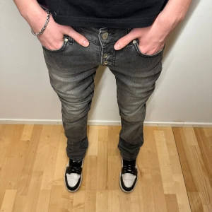 Dondup Jeans - Grå dondup jeans - W29 - Skick 8/10 - Hör av er vid minsta fundering!