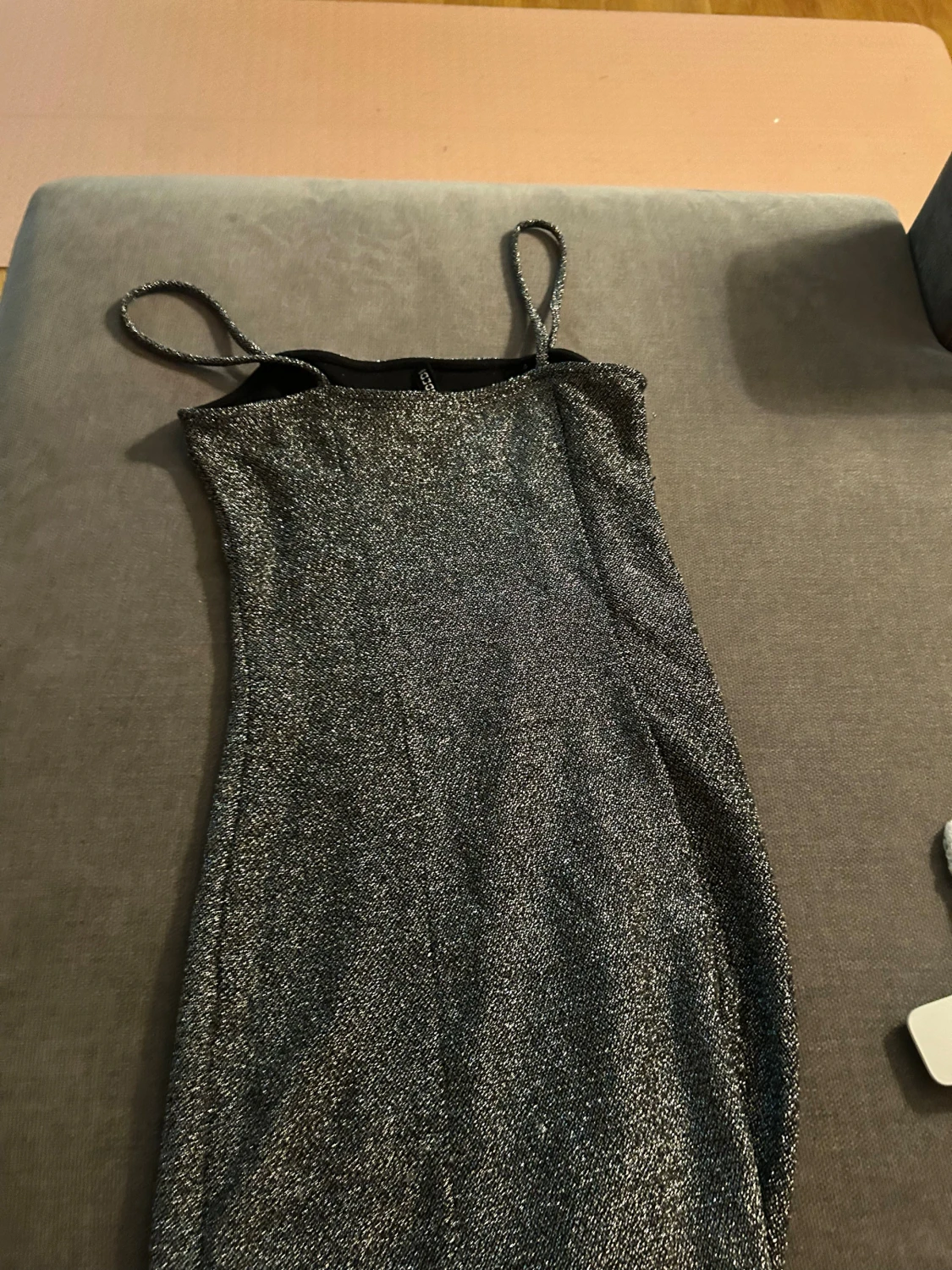 Glittrig silverklänning från H&M Divided - 1