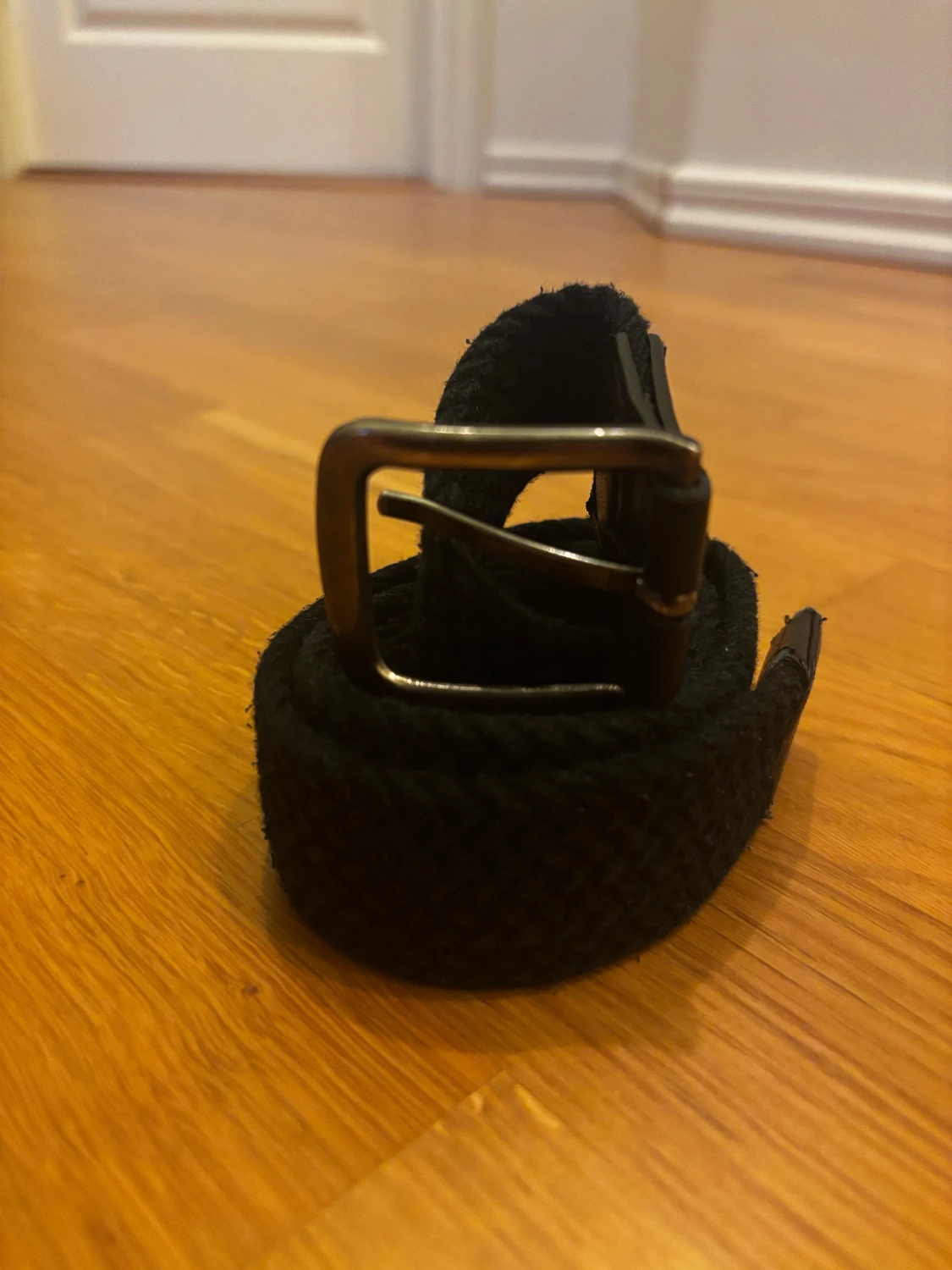 Svart flätat bälte med metallspänne - 3