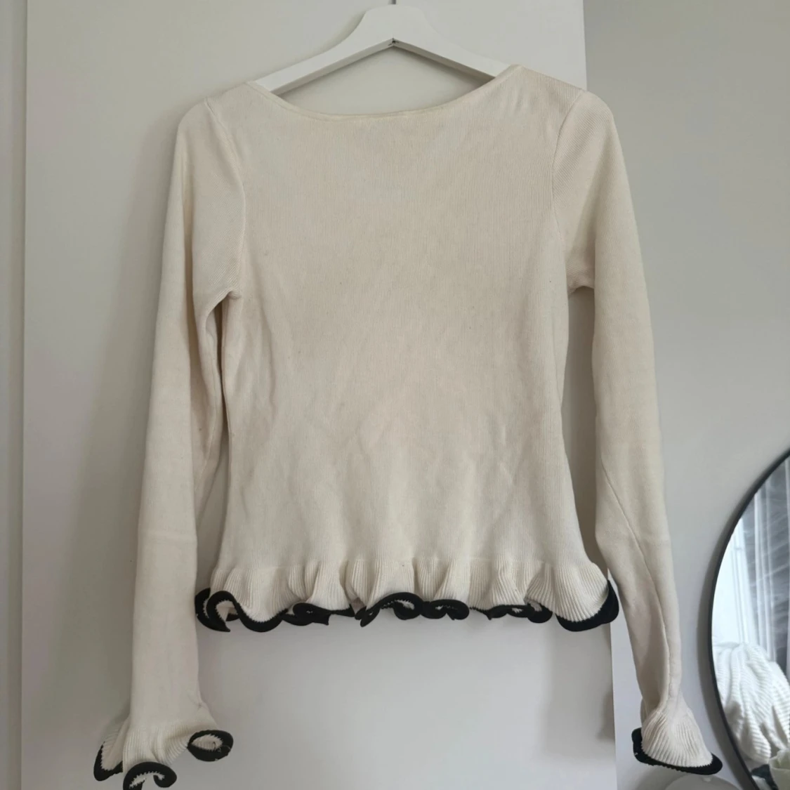 Stickad tröja ginatricot