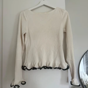 Stickad tröja ginatricot - Söt långärmad stickad tröja från ginatricot i storlek M men som jag skulle säga passar som en S med.