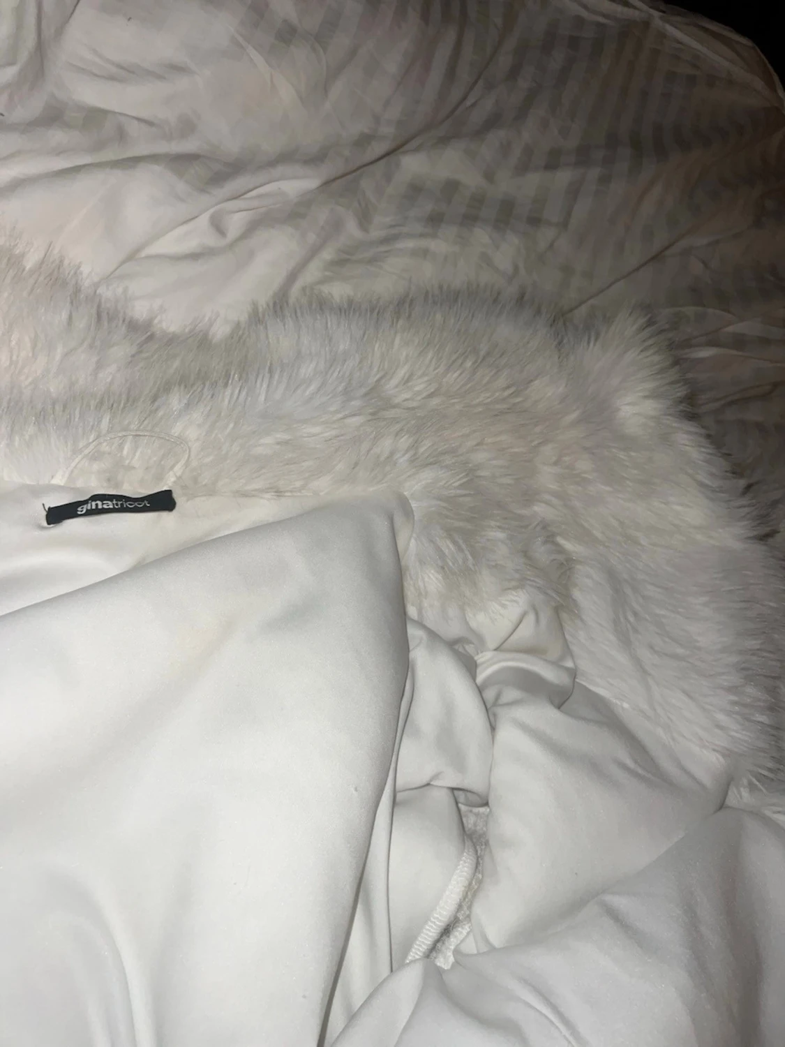 White Faux Fur Jacket – Gina Tricot | Size M - 1