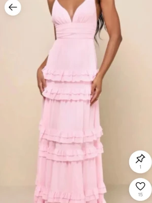 söker - söker denna balklänningen eller liknande från lulu’s, storlek s