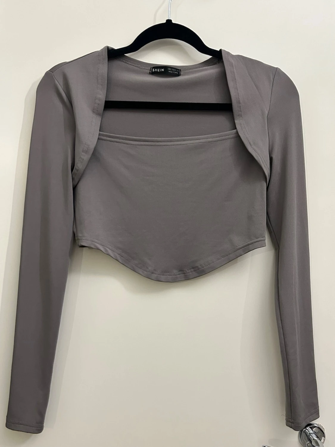 Grå croppad från SHEIN - 1