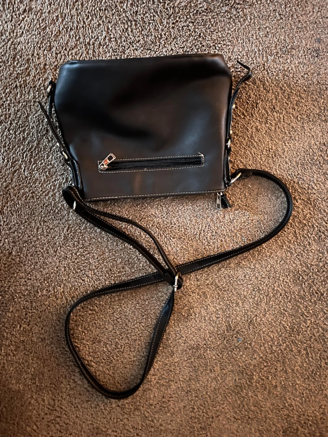 Svart axelväska från Esprit i skinn - 1