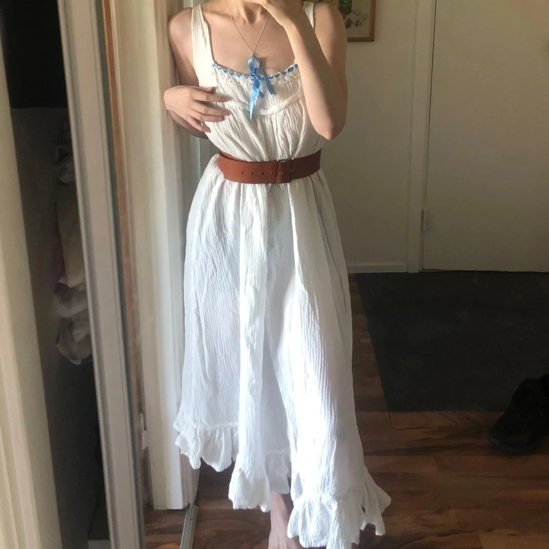 Vit klänning med blå rosett☀️ - 2