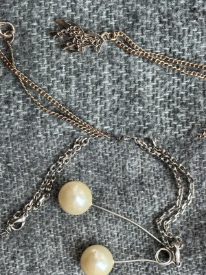 Halsband  - 1 för 30 kr 2 för 50 kr 