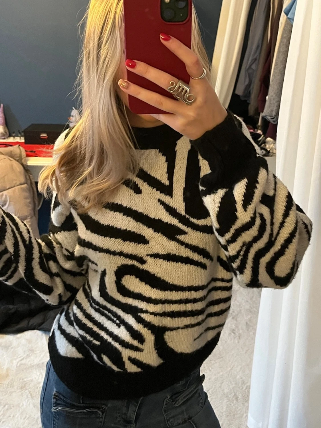 Zebramönstrad stickad tröja