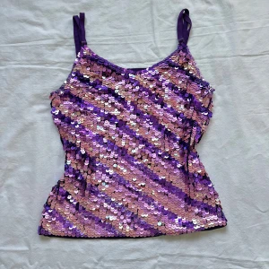 Paljett topp  - Vintage paljett topp. Vid köp av flera varor får du rabatt 💛