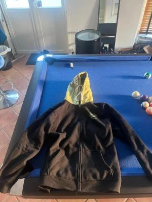Santa cruz zip hoodie storlek S  - Aldrig använt bara varit i min garderob därför i nyskick