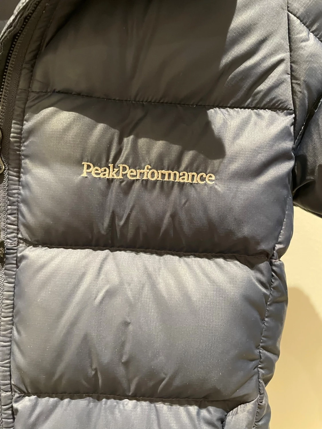 Mörkblå Peak Performance dunjacka 140 - 1