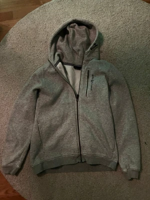 Sail racing zip hoodie  - Säljer nu min tröja då den är för liten!
