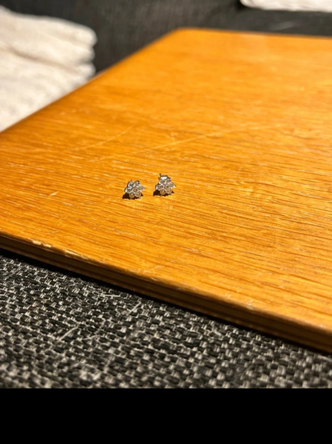 Söta örhängen i blomform silverfärg - 2