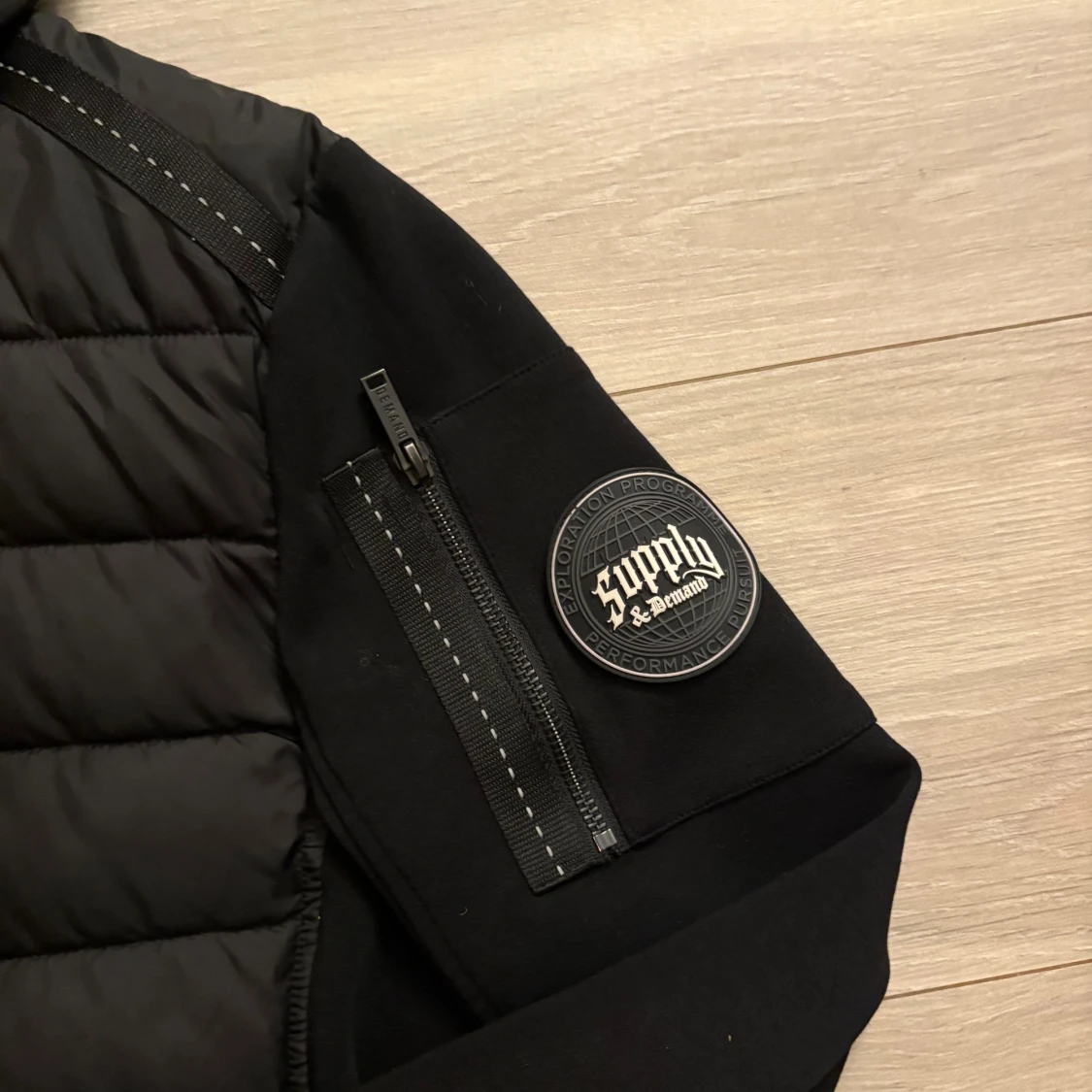 Svart jacka Supply & Demand - 2