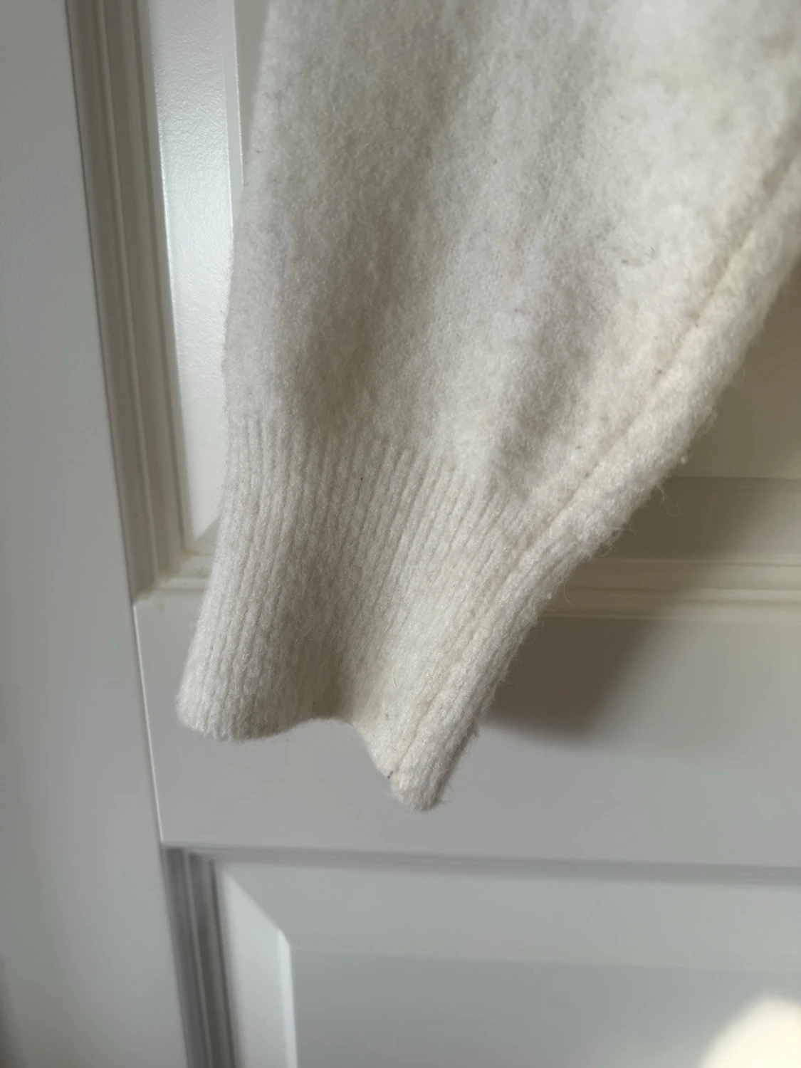 Vit stickad tröja  - 2