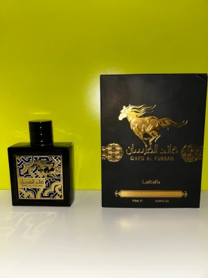 Lattafa parfymer - 3 st parfymer jag inte har någon användning av längre, dom 2 första i bild är så gott som fulla. Sista är ungefär 1/3 kvar. Pris för alla 150kr. Kom med bud!