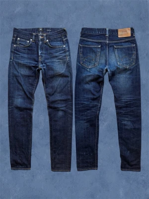 *SELVAGE* EDWIN JEANS - Ett par Edwin selvage jeans med en tvätt som kommer bli ännu snyggare med tiden! Slim fit. Det står W28 inuti men gå alltid efter måtten. Hör av dig vid frågor! Mått: Ytterbenslängd - 104 cm, Midja - 38.5 cm, Bensöppning - 16.5 cm