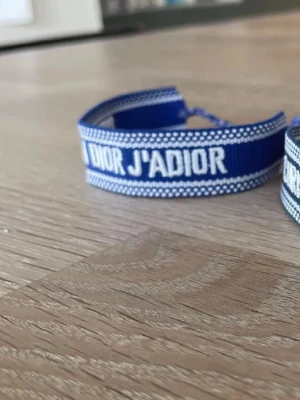 C armband blått - C ameband blått