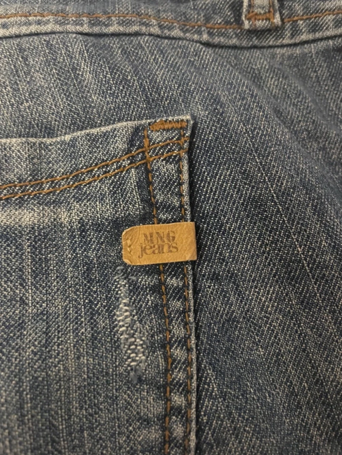 Blå low waisted jeansshorts från MNG Jeans - 2