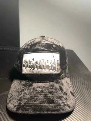 Svart trucker keps  - Riktigt fin svart trucker keps från hatstore 