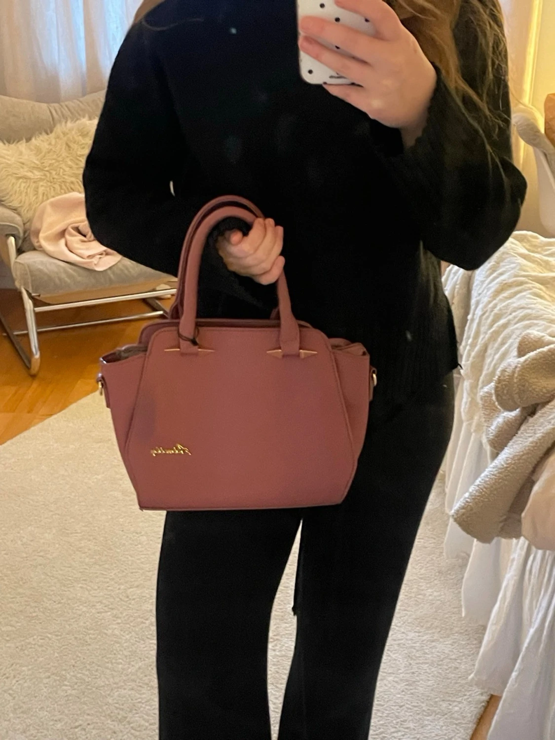 Rosa handväska från Alimathy